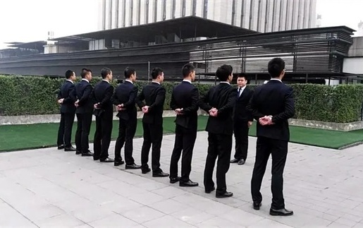 浦东新区揭秘：如何选择靠谱的收债公司？老司机给你支招
